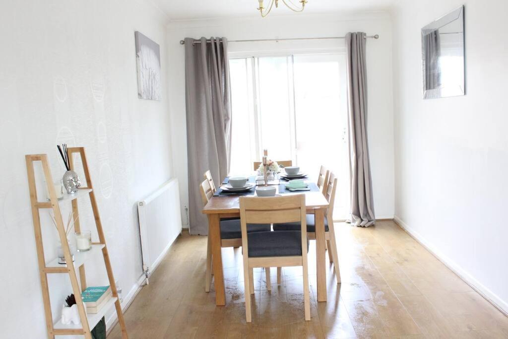 Private & Comfortable 2 Bedroom Home Away From Home Stanwell Dış mekan fotoğraf
