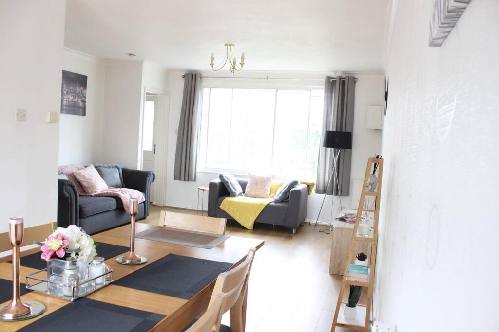 Private & Comfortable 2 Bedroom Home Away From Home Stanwell Dış mekan fotoğraf