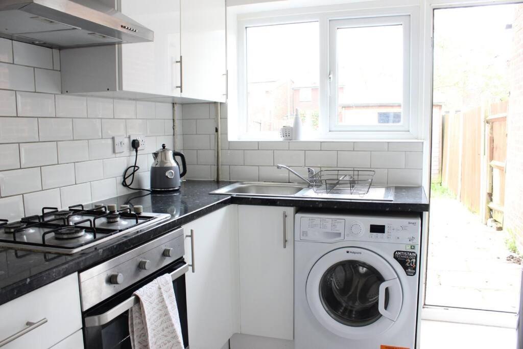 Private & Comfortable 2 Bedroom Home Away From Home Stanwell Dış mekan fotoğraf